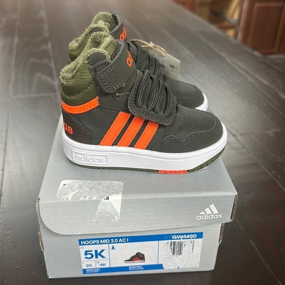 NEW IN BOX Adidas Hoops Mid 3.0 AC I Sneakers - Picture 1 of 8